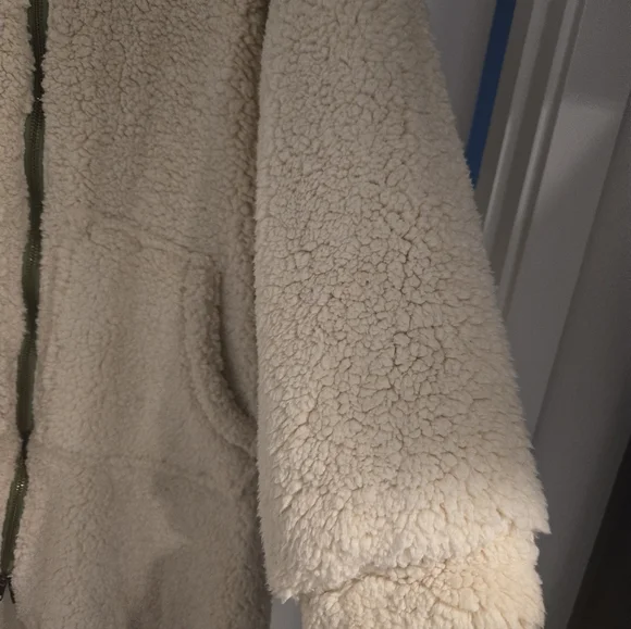 Free People Cozy Cream Sherpa Long Hooded Coat W/ Army Green 2way Zipper. Size S - Picture 5 of 9